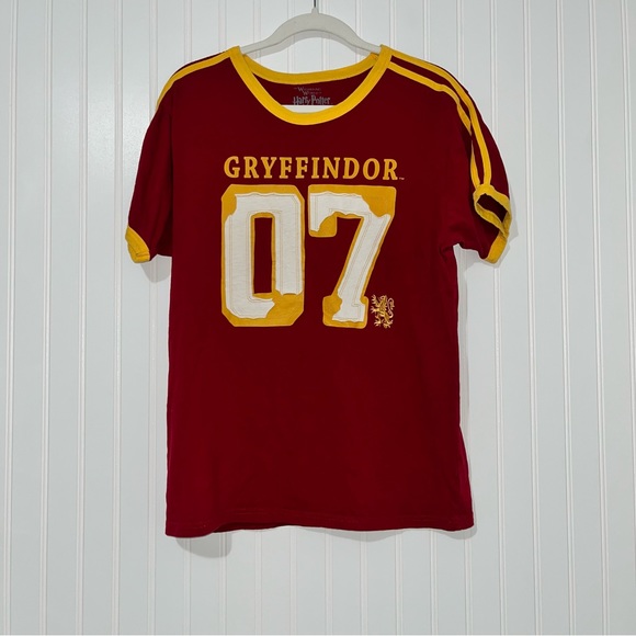 Warner Bros. Other - Harry Potter Gryffindor mens size small red tshirt